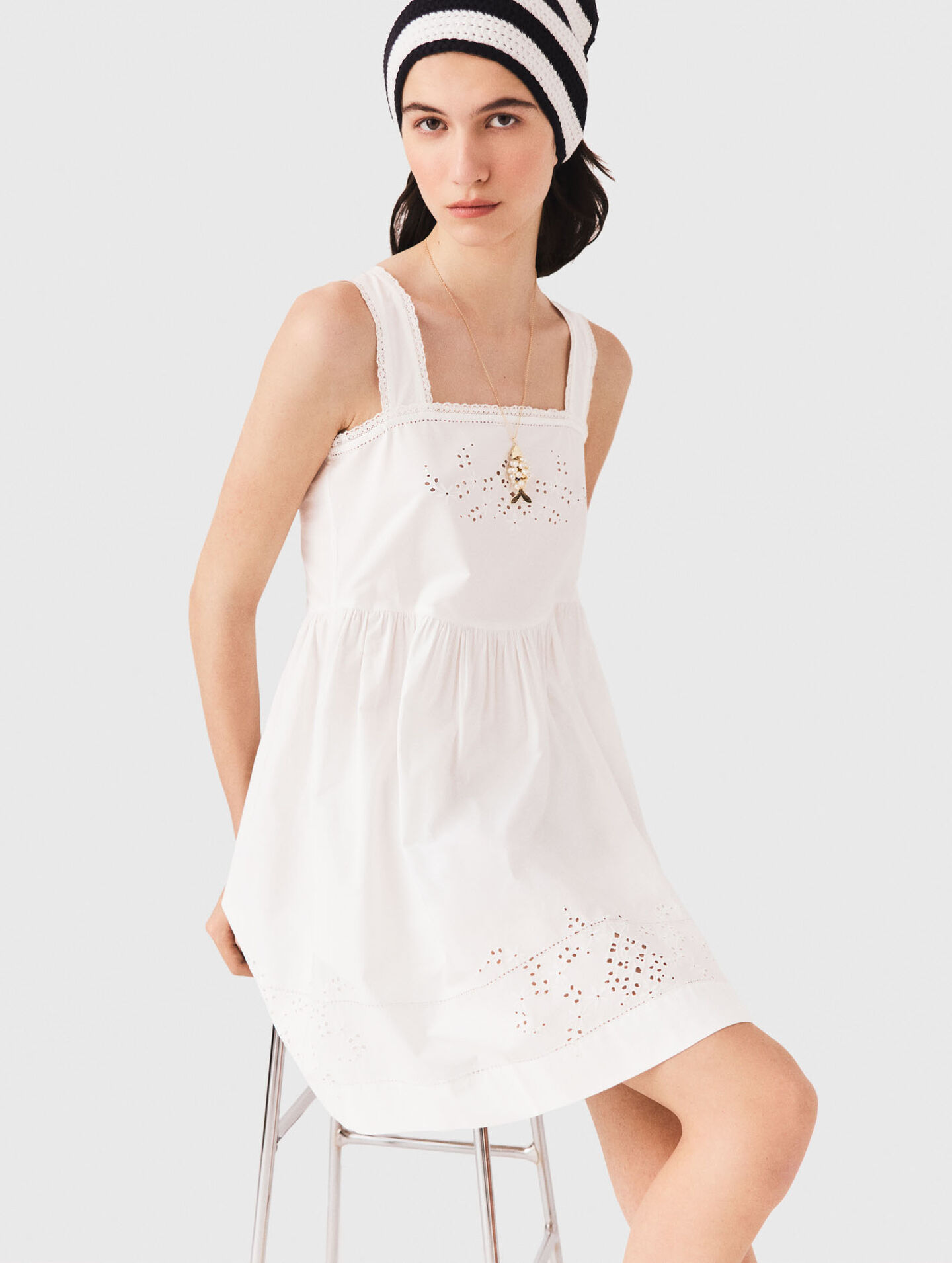 Short dress with lace trim